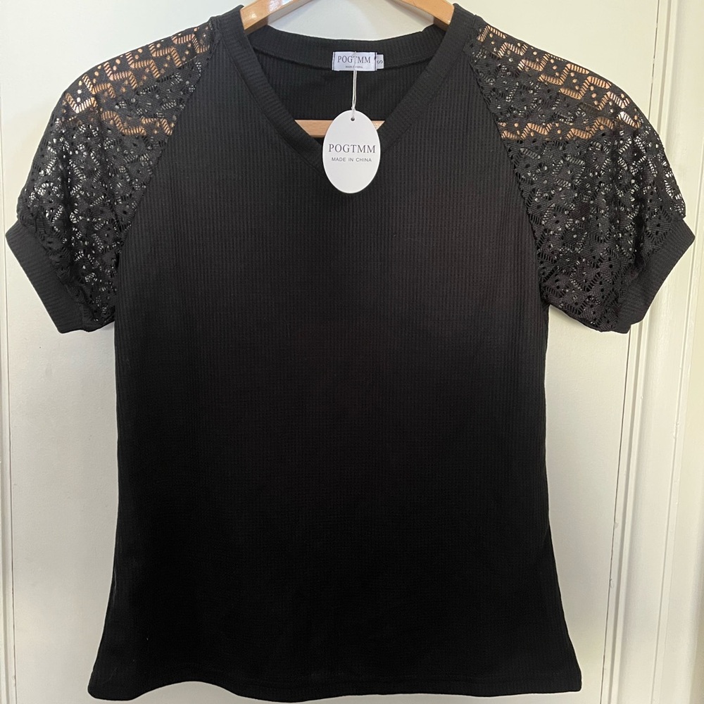 NWT Women’s shirt sleeve raglan blouse